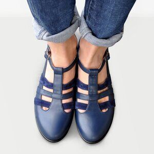 Women's closed toe sandals in navy blue leather, EU 36/US 6
